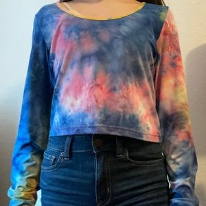 Tie-dye long sleeve crop